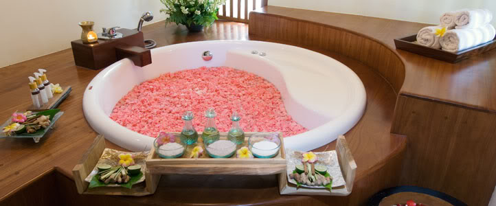 Bali Grand Akhyati Villas Honeymoon Package -  Bath Tub Flower