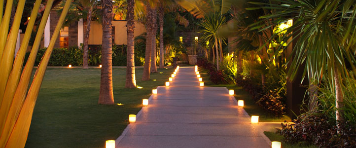 Bali De Daun Honeymoon Villa - Villa Evening