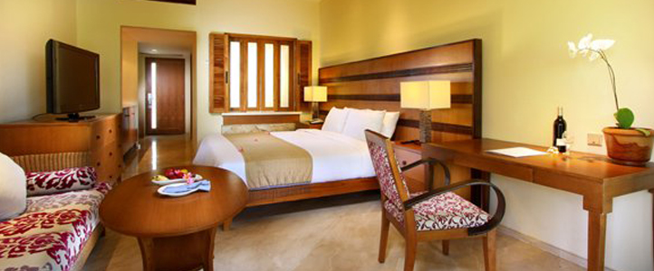 Lombok Santosa Honeymoon Villa - Deluxe Suite Pool Bedroom