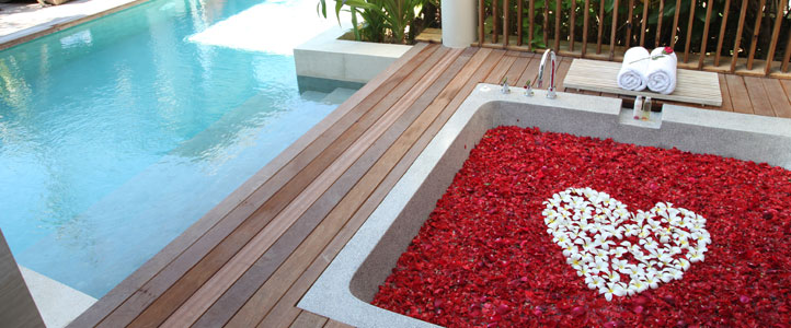 Bali-Berry-Amour-Honeymoon-Villa-Bathtub